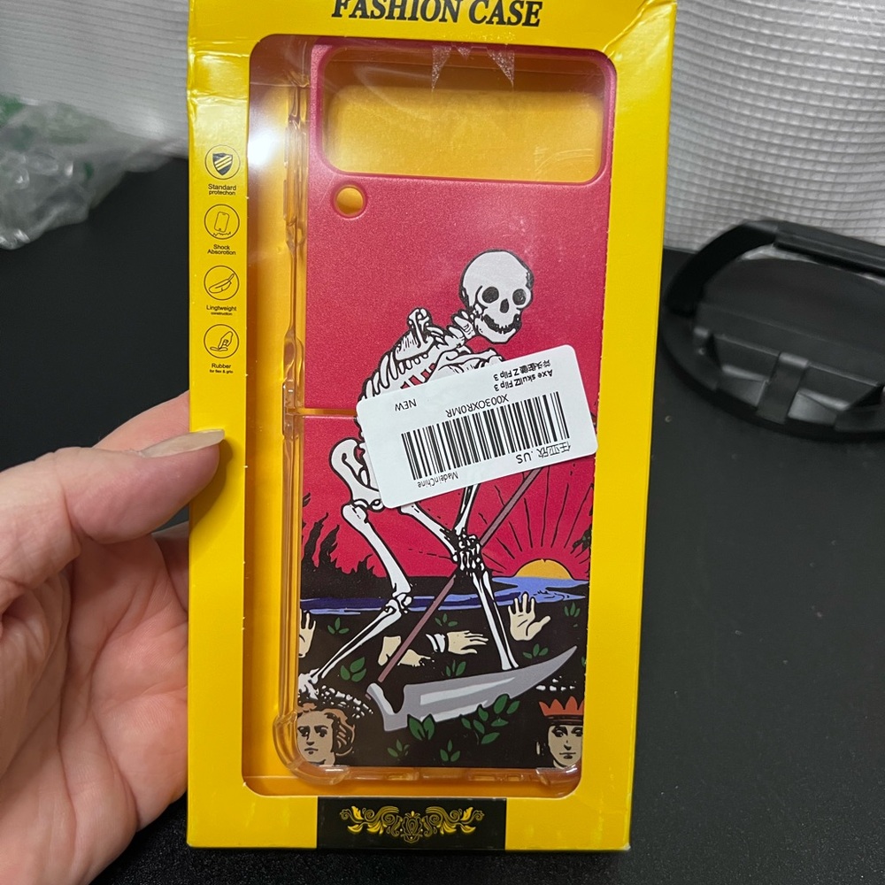 Pink Skeleton Design Hard Shell Phone Case - Picture 6 of 8